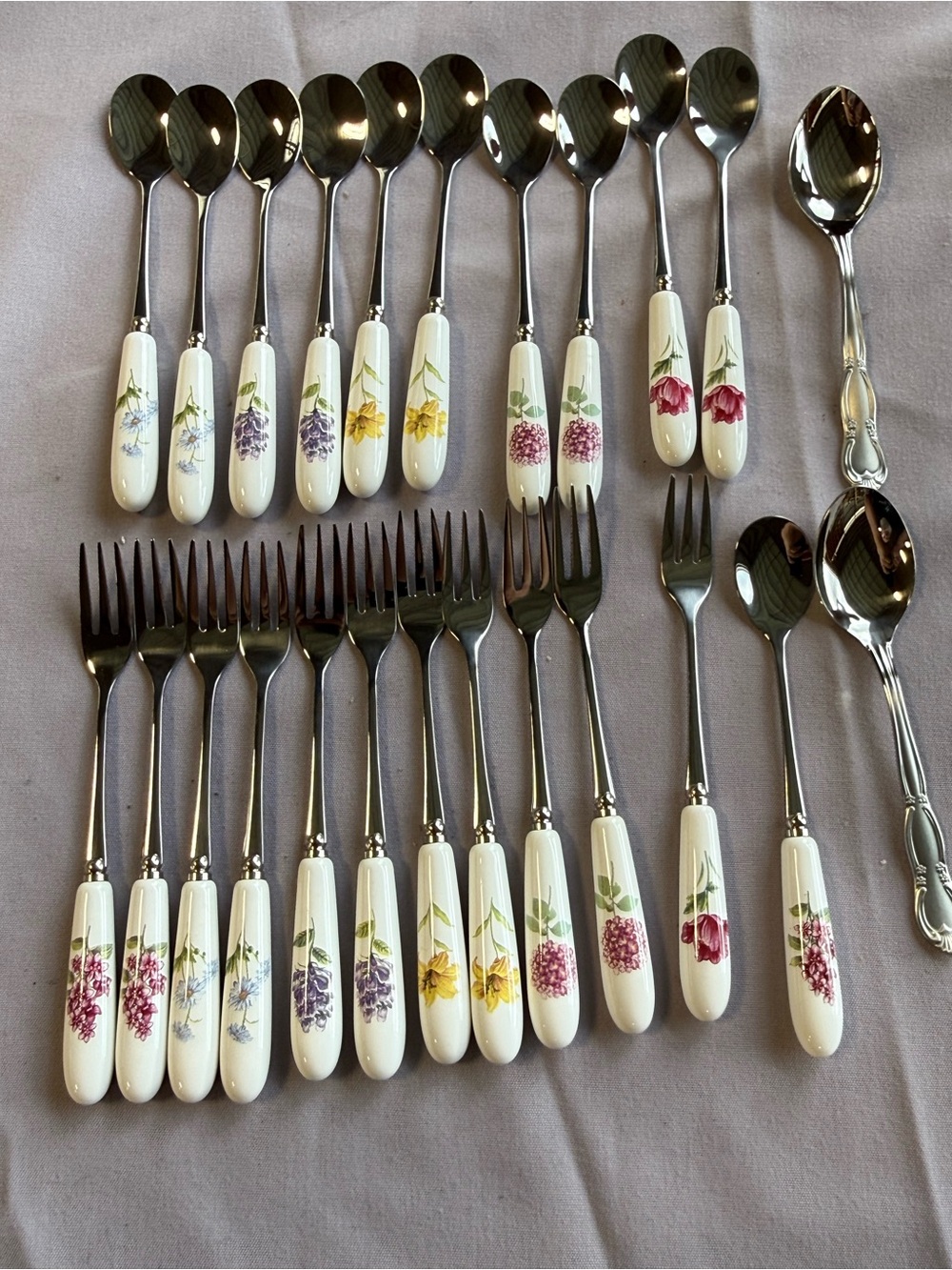 Vintage Floral Ceramic-Handle Dessert Flatware Set - White